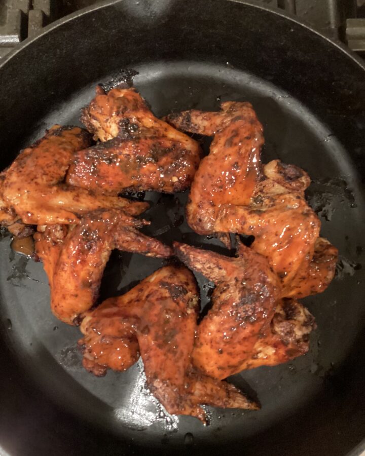 seasoned and crispy chicken wings