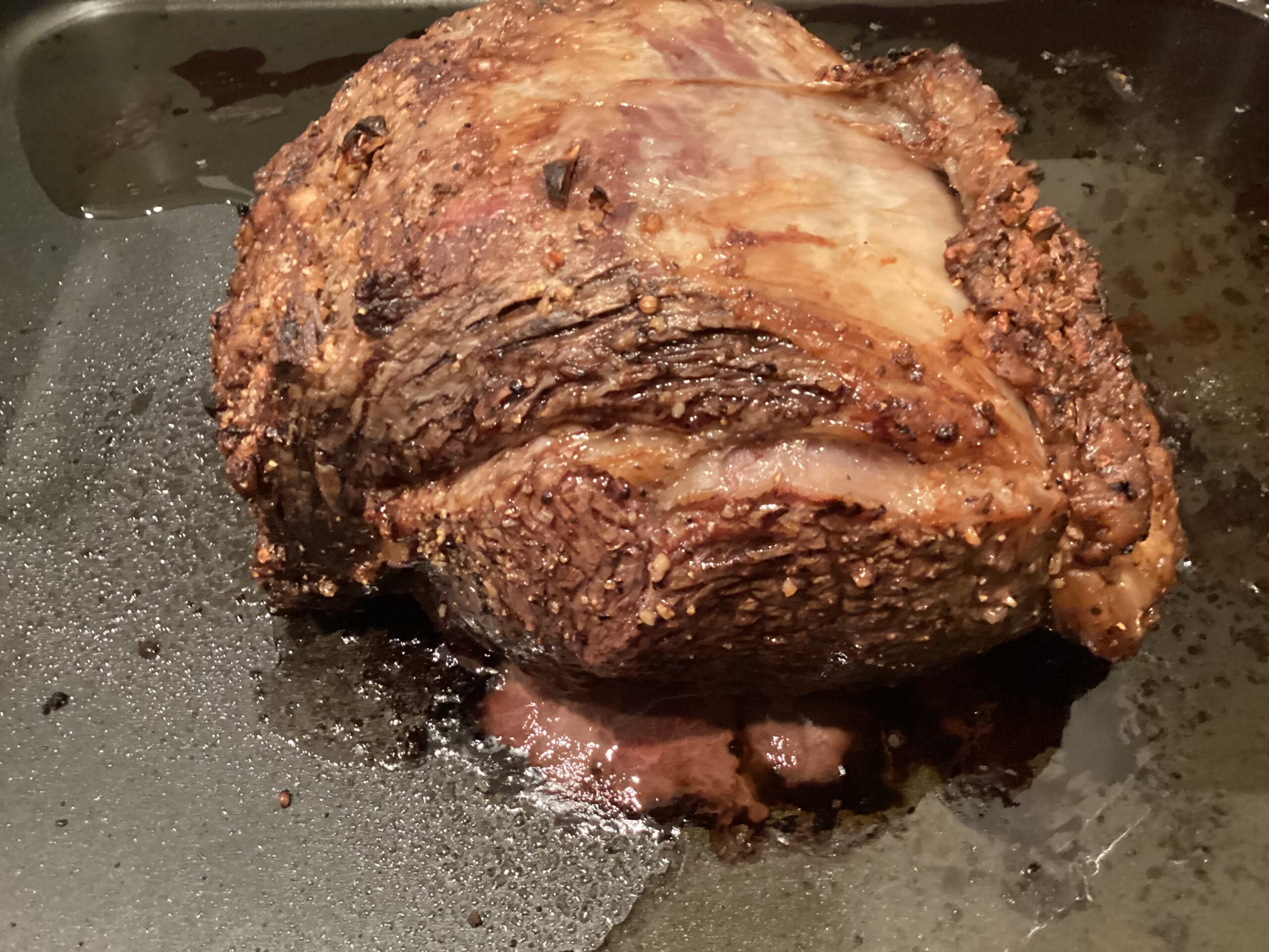 Rare prime rib roast